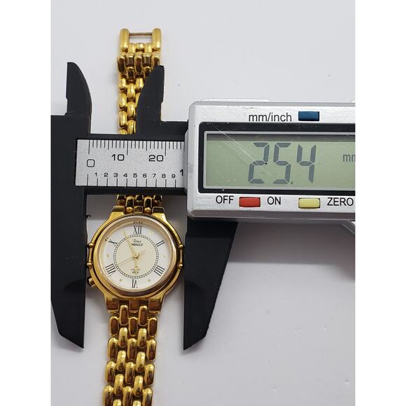 Women\'s Indiglo Timex watch. 4,775,964   4,527,096